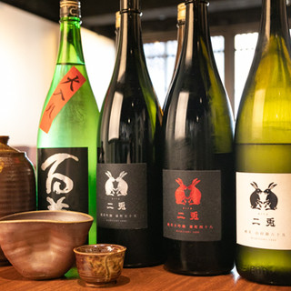 女将が全国から選りすぐった、約50種類の日本酒をご用意