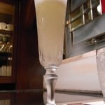 カハラ - ときめきニューヨーク　薄いグリーンとにごった白のグラデーションが美