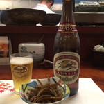 さらり～まん割烹 味ひろ - 料理写真:「キリンラガー瓶ビール」620円とお通しのキンピラごぼう