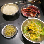 焼肉スタンド キハラ - 肉3種盛り合わせ　ご飯セットつき　980円(税込)