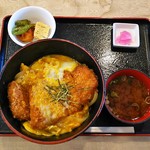 Kurinokiranchi - カツ丼（小鉢、お味噌、漬物付き）（800円）