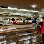 明石食堂 - 調理風景 提供待ち