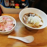 UMAMI SOUP Noodles 虹ソラ - 「鶏ソバ」「低温ローストポーク丼」2018年11月25日