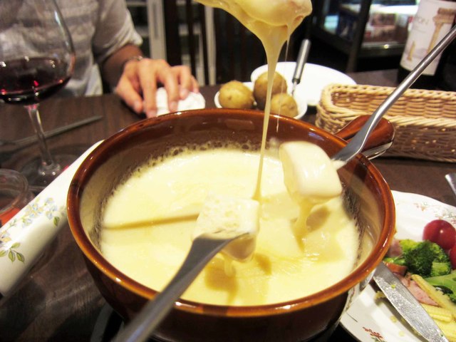 どうやったて美味しいはずのラクレット By Zentou 湯島天神横ラクレットグリル スイス料理とスイスワインのお店 Raclette Grill 湯島 バル バール 食べログ
