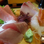 海鮮めし屋 磯人 - 刺し盛り4種