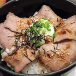 Kakiya Urara - ローストビーフ丼のアップ