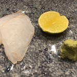 小判寿司 - ホシガレイの昆布締め。意外にサッパリしている。