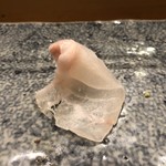 小判寿司 - 綺麗なクエ刺身。