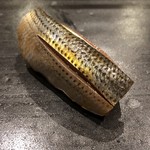 小判寿司 - コハダ。この鮮やかな色合いも好きなんです。