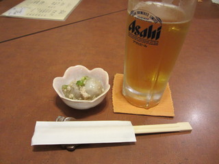 Kicchinsano - まずは座ってから生ビール。すぐに里芋の鳥そぼろあんかけ。まさにお母さんの味！