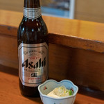 焼肉のいたや - 2018.11 お通し（200円）冷や奴、瓶ビール大（650円）アサヒスーパードライ