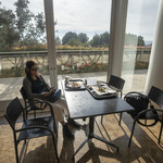 THE CAFE AT THE GETTY CENTER - カフェ室内エリア。