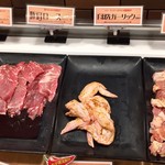 焼肉＆グルメバイキングかたおか - 豚肩ロース、手羽先ガーリック