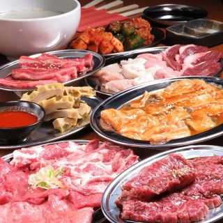 自慢のホルモンに黒毛和牛カルビが楽しめるコース4,000円～