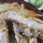 まつき食堂 - カツの厚みはまずまず