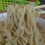 ラーメン二郎 - 夢中で食べる