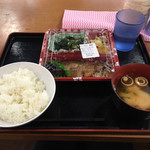 Teshigotoya Sakura - ご飯（中）と味噌汁つき