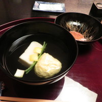 味吉兆 ぶんぶ庵 - 椀　海老真薯　胡麻豆腐