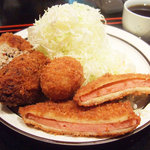 西麻布 三河屋 - ミックス(950円)※コロッケ1個、メンチかつ1個、ハムかつ1枚