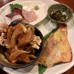 三浦頂食堂 - 選べる三点盛りランチ(刺身、赤魚の粕漬、唐揚げ餡掛け)