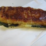 ほっぺ堂 - カリカリチーズのパニーニ３００円。

ちょうど焼き上がってお店に並べられてたんで思わず選んでみました。
