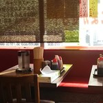 まぐろラーメン大門 - テーブル席