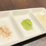 黒毛和牛 梅乃里 - 岩塩・山葵・大根おろし