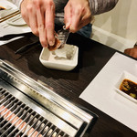 黒毛和牛 梅乃里 - バンカーさんがみんなのお塩をゴリゴリ♪