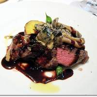 アンフュージョン - 甲州ワイン牛 ランプ肉のロースト　赤ワインときのこのフリキャッセ風