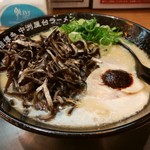 元祖博多 中洲屋台ラーメン 一竜 - ラーメン（辛味あり）＋きくらげ