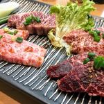 焼肉金金 - ほっぺが落ちちゃうセット。迷ったらコレ。金金のお肉のレベルを味見できる。