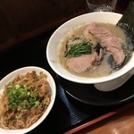 麺創 なな家 - ブラックダイヤモンドラーメンと豚焼丼