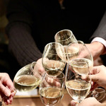 餃子とスパークリング バブルス - スパークリングで乾杯〜♪