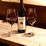 餃子とスパークリング バブルス - パワーズ・マルベック