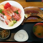 ととすけ丼(2300円)