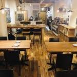 Nikubaruninarubarunootei - 広々とした店内