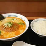 日高屋 - 担々麺、ライス