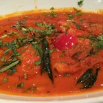 グルガオン - ゴアシーフードカレー。焦がし唐辛子がピリッと辛い海老と白身魚のシーフードカレーです。