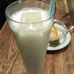 グルガオン - ラッシーは酸味溢れる南国の味(*￣∇￣)ノ