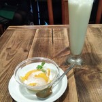 グルガオン - マンゴーの濃厚な甘味にラッシーの酸味が良く合います！