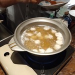 婆娑羅 - つみれ投入中、マグロつみれ鍋