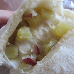 パン工房 こむぎ堂 - 白いおやき、カット