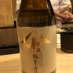 はらまさ - 親方オススメの日本酒を用意して、封を切ってくださいました^_^
      どうもありがとうございます。