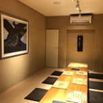 丸新 - こちらのお部屋。スッキリした設え。(^^)