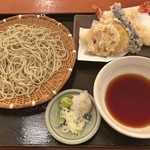 Ishiusubiki Soba Ishiraku - 海老と冬野菜のおろし天せいろそば