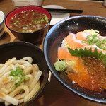 海鮮食堂三幸丸 - 北海親子丼。1,200円。