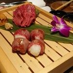 肉匠 コギヤ 宴庭  - 和牛刺身2種と炙り赤身肉手まり寿司