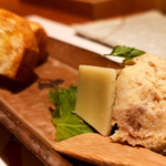 南青山 七鳥目 - 鳥ももリエット、レバーパテ