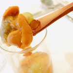 やまぐち - 柚子の香り、北海道産雲丹、
                                シャインマスカット、
                                スッポンのお出汁ジュレ
                                焼きなすのピューレ