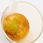 やまぐち - 柚子の香り、北海道産雲丹、
      シャインマスカット、
      スッポンのお出汁ジュレ
      焼きなすのピューレ